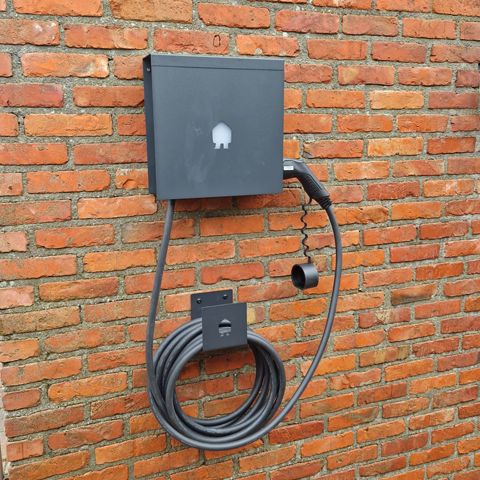 Photo d'un chargeur mural pour charger une voiture
